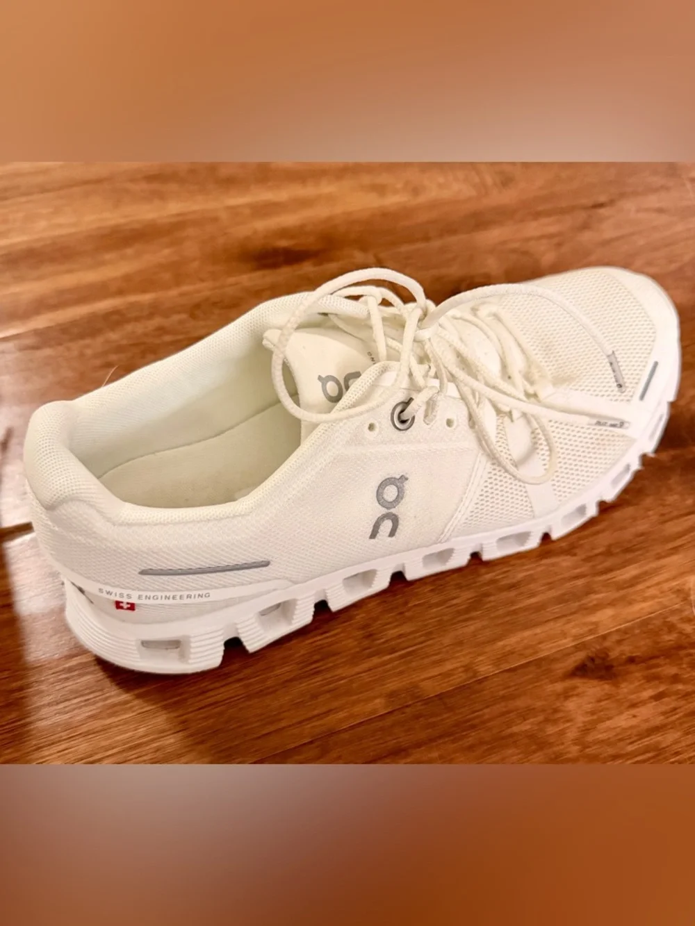 On Running White Athletic Sneakers 👟 - Picture 6 of 8